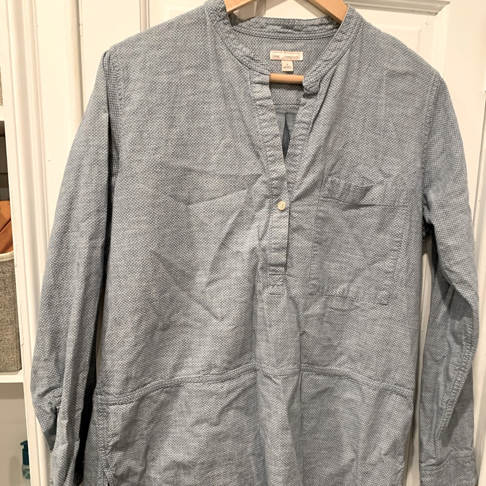Gap button down shirt